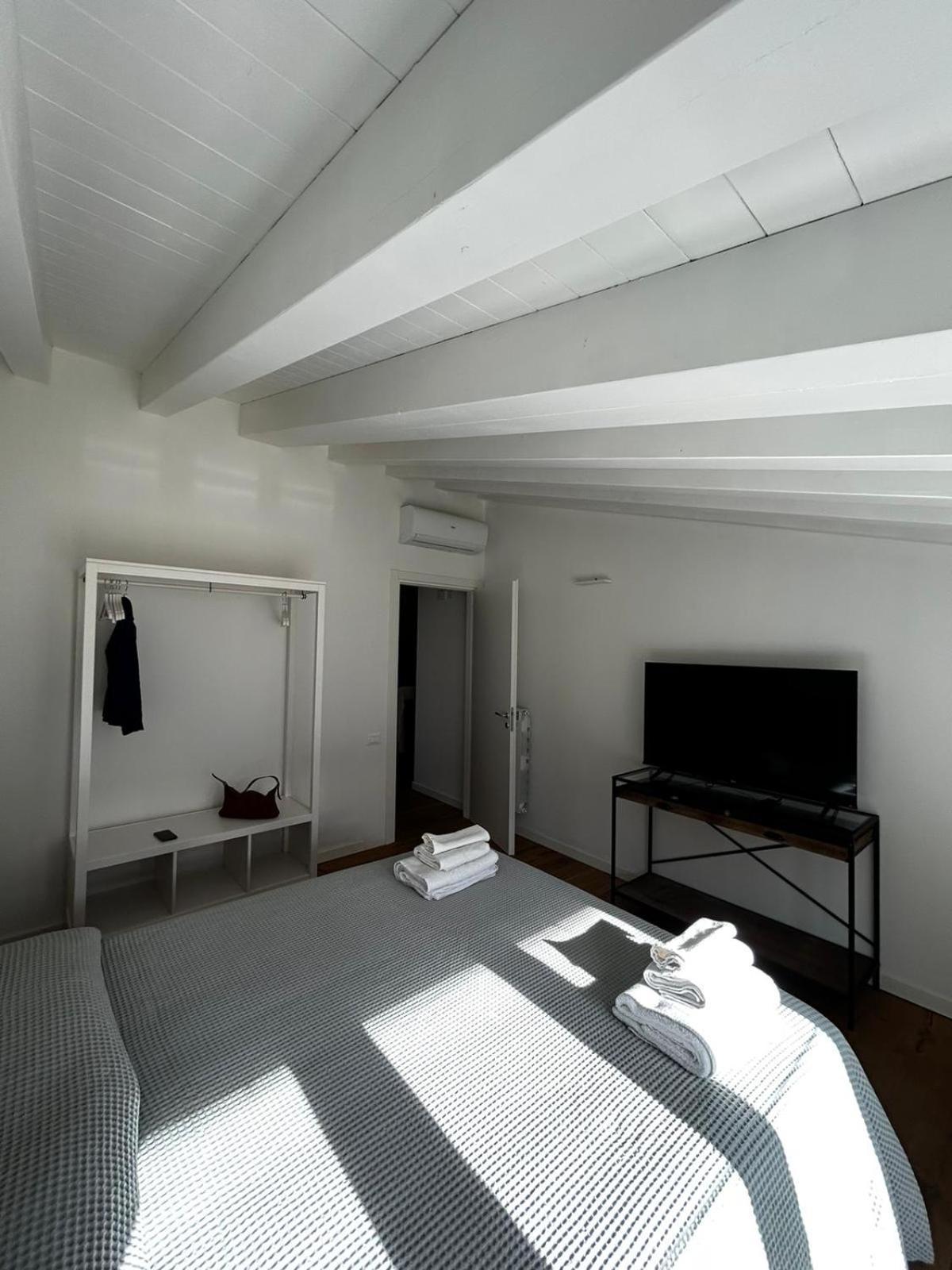 Waterfront Balcony I Grani 5 Resort Grand Suite Ліворно Екстер'єр фото
